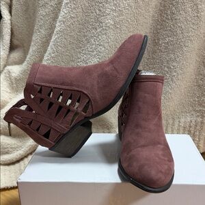 BAMBOO Women's Cutout Ankle Boots - Mauve
